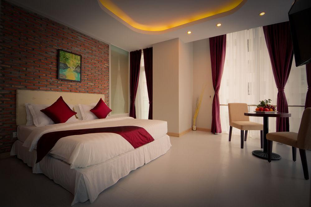Colina Sky Hotel Phnom Penh Exterior foto