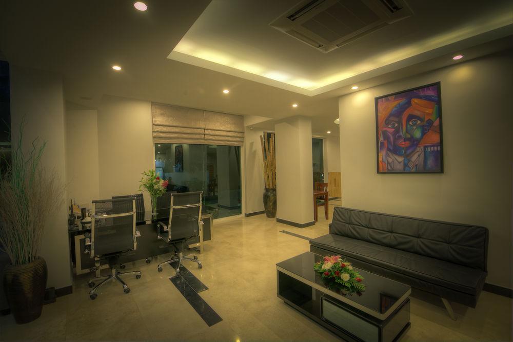 Colina Sky Hotel Phnom Penh Exterior foto